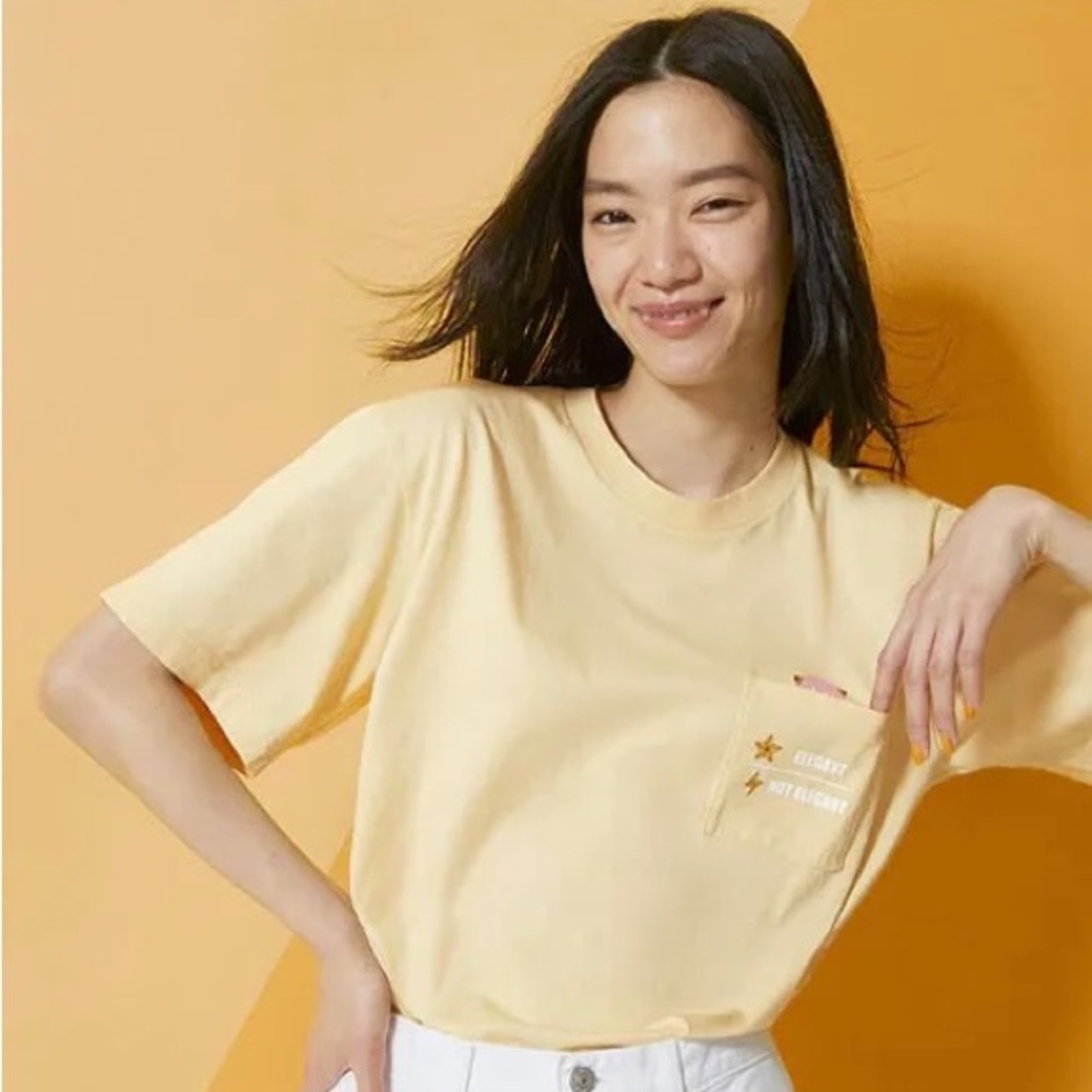 NWT Uniqlo | Spy x Family Anya Yellow Pocket T-Shirt Unisex | Size S